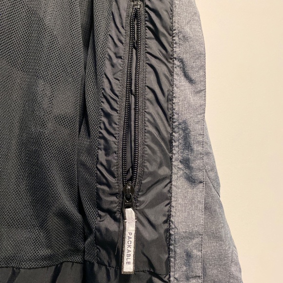 Columbia Women's Packable Rain Jacket - Size S - Picture 4 of 4